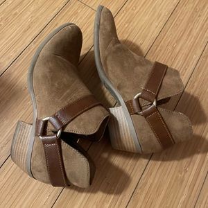 Brown American eagle booties